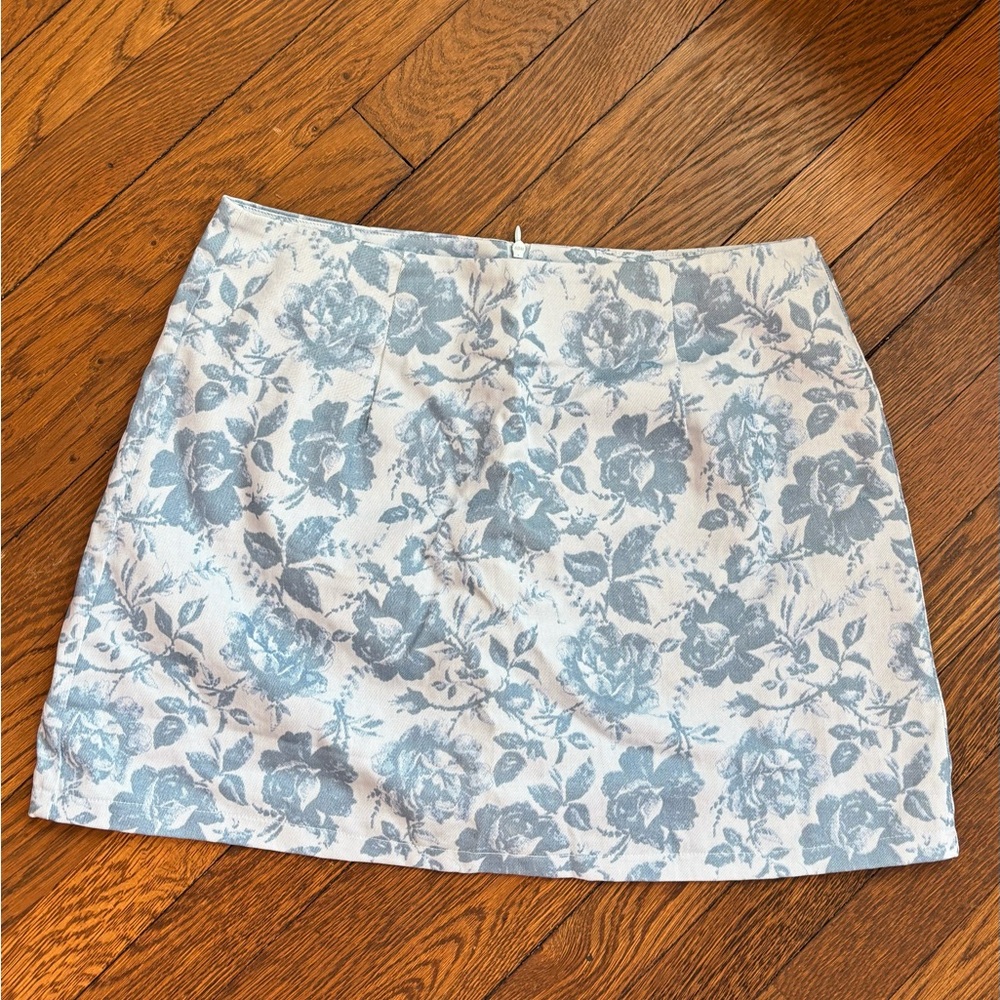 Pink Lily Blue and White Floral Jacquard Mini Skort NWOT